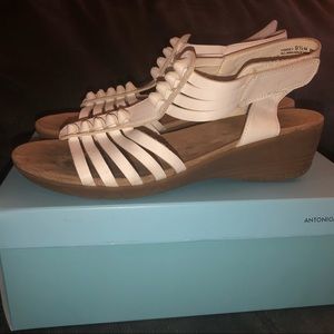 Yuu strapping sandals